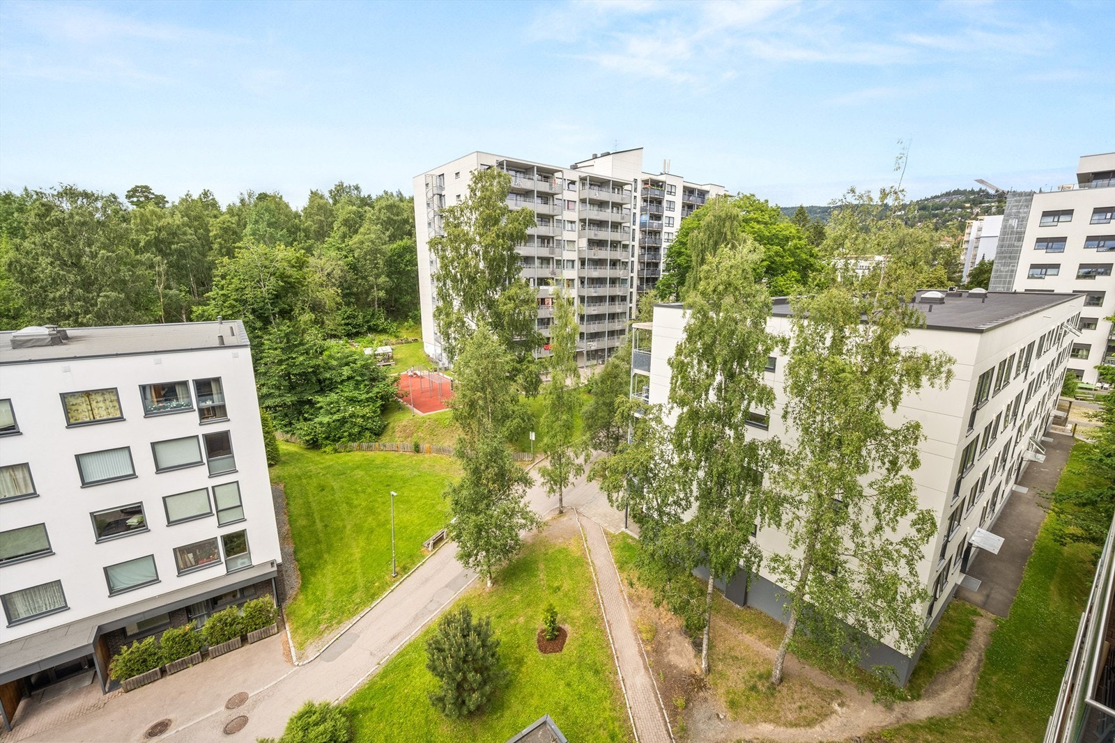 Grønne og velstelte fellesområder skaper en hyggelig ramme rundt hverdagen. Galleribilde