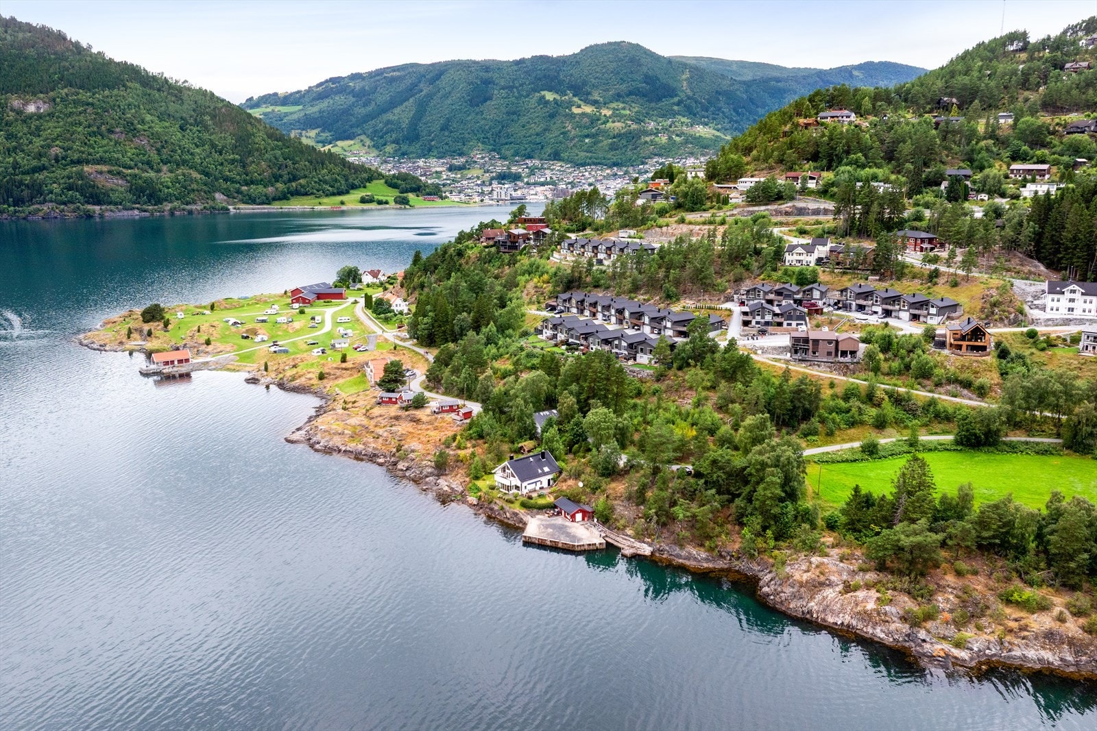 For dei som er glad i naturen er Kjørnes eit godt utgangspunkt med variert og flott natur rett utanfor døra. Populære turar til Loftesnesfjellet og Hesteggi, eller badestranda i Vikane og i Eide. Galleribilde