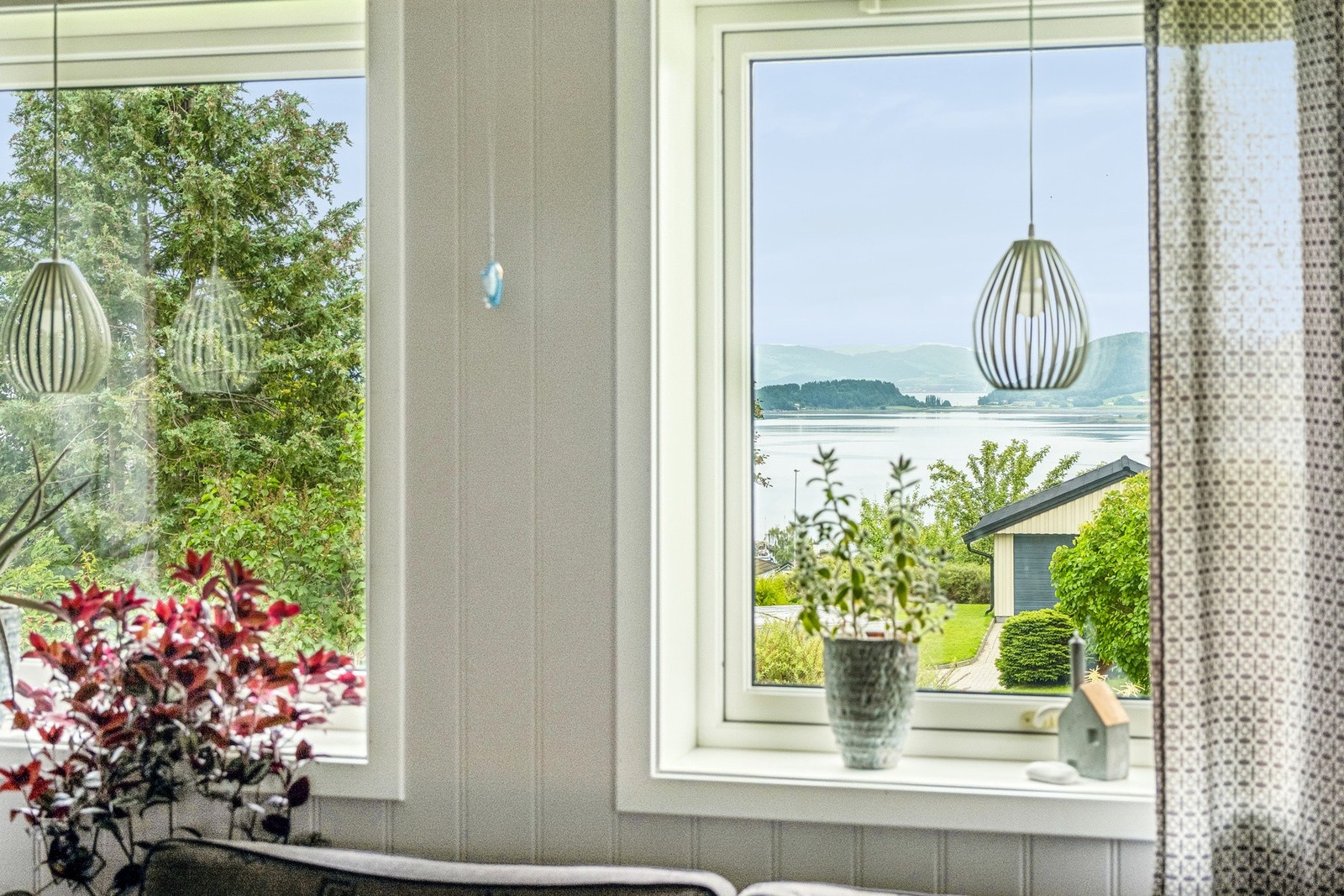 Fra boligen har man flott utsikt mot Trondheimsfjorden. Galleribilde
