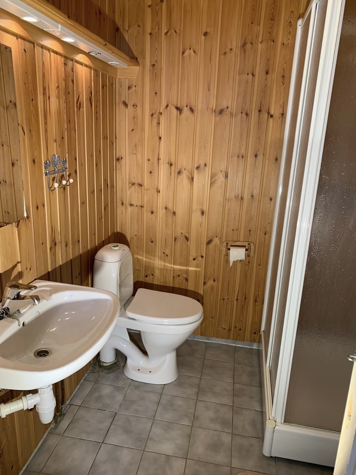 Det gjøres oppmerksom på at badet har et oppgraderingsbehov. Galleribilde