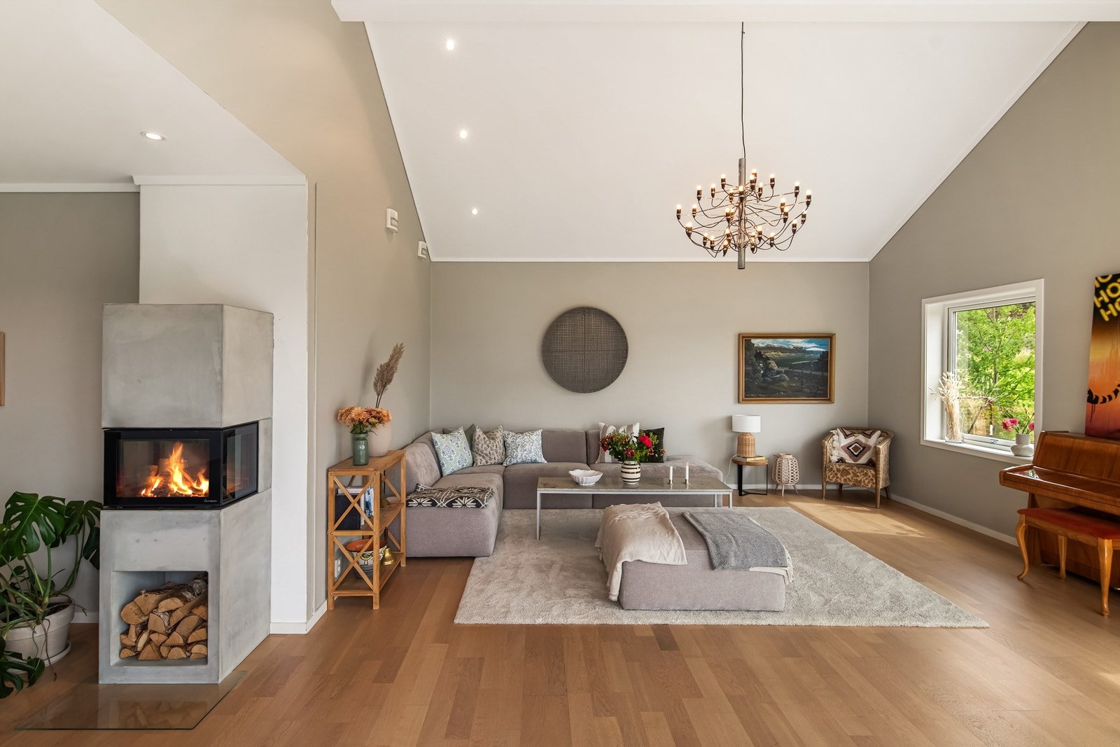 Boligen er utstyrt med balansert ventilasjon med varmegjenvinning for et godt inneklima. Galleribilde