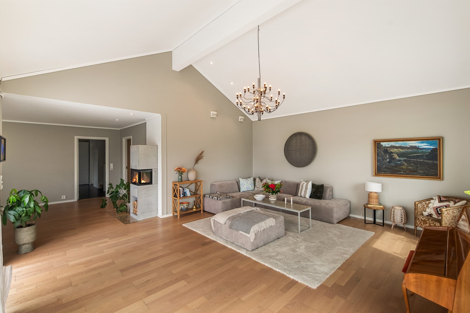 Stuen har god plass til møblering. Galleribilde