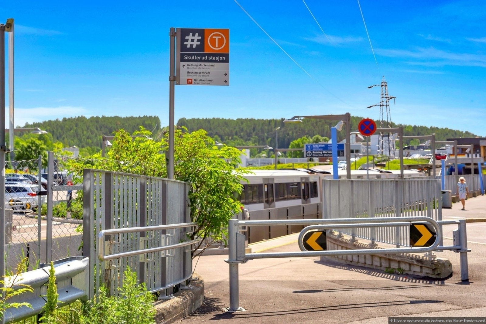 Skullerud T-banestasjon ligger ca. 10 minutters gange fra boligen og gir enkel forbindelse videre mot Oslo sentrum Galleribilde