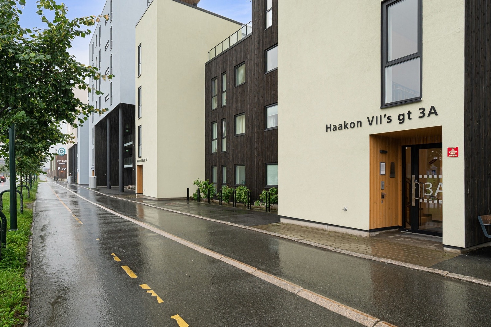 Byggets hovedinngang er markert med tallet 3A. Det vil bli skiltet i regi av EiendomsMegler1 ved annonsert fellesvisning. Galleribilde