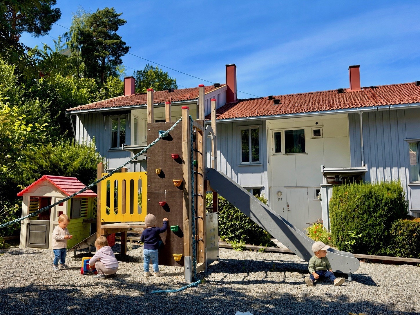 Området har en hyggelig lekeplass for de små Galleribilde