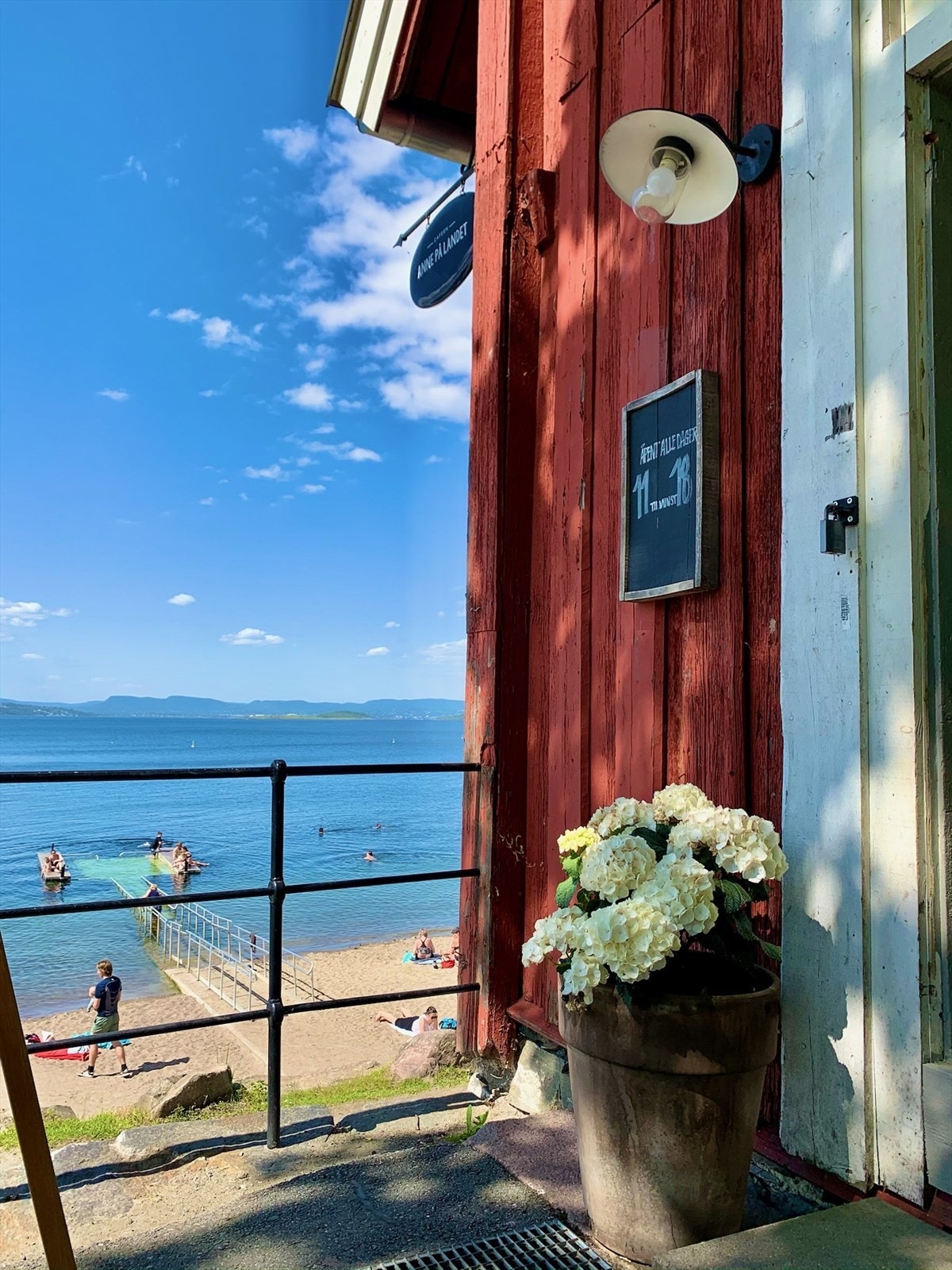 Et bad og en matbit hos Anne på Lande kan anbefales Galleribilde