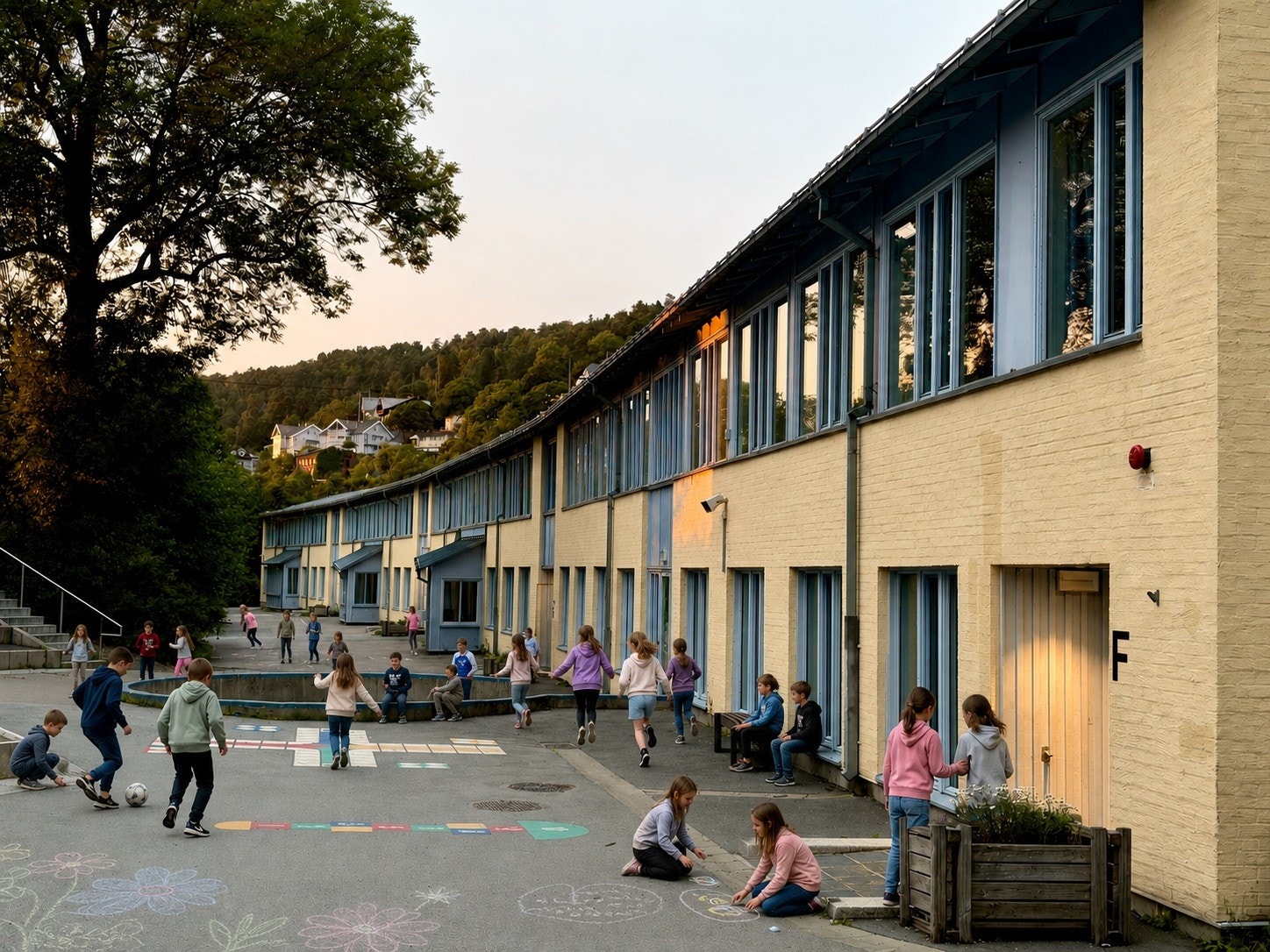 Skolen ligger i umiddelbar nærhet..den hyggeligste skolevegen du kan tenke deg gjennom et frodig grøntområde Galleribilde