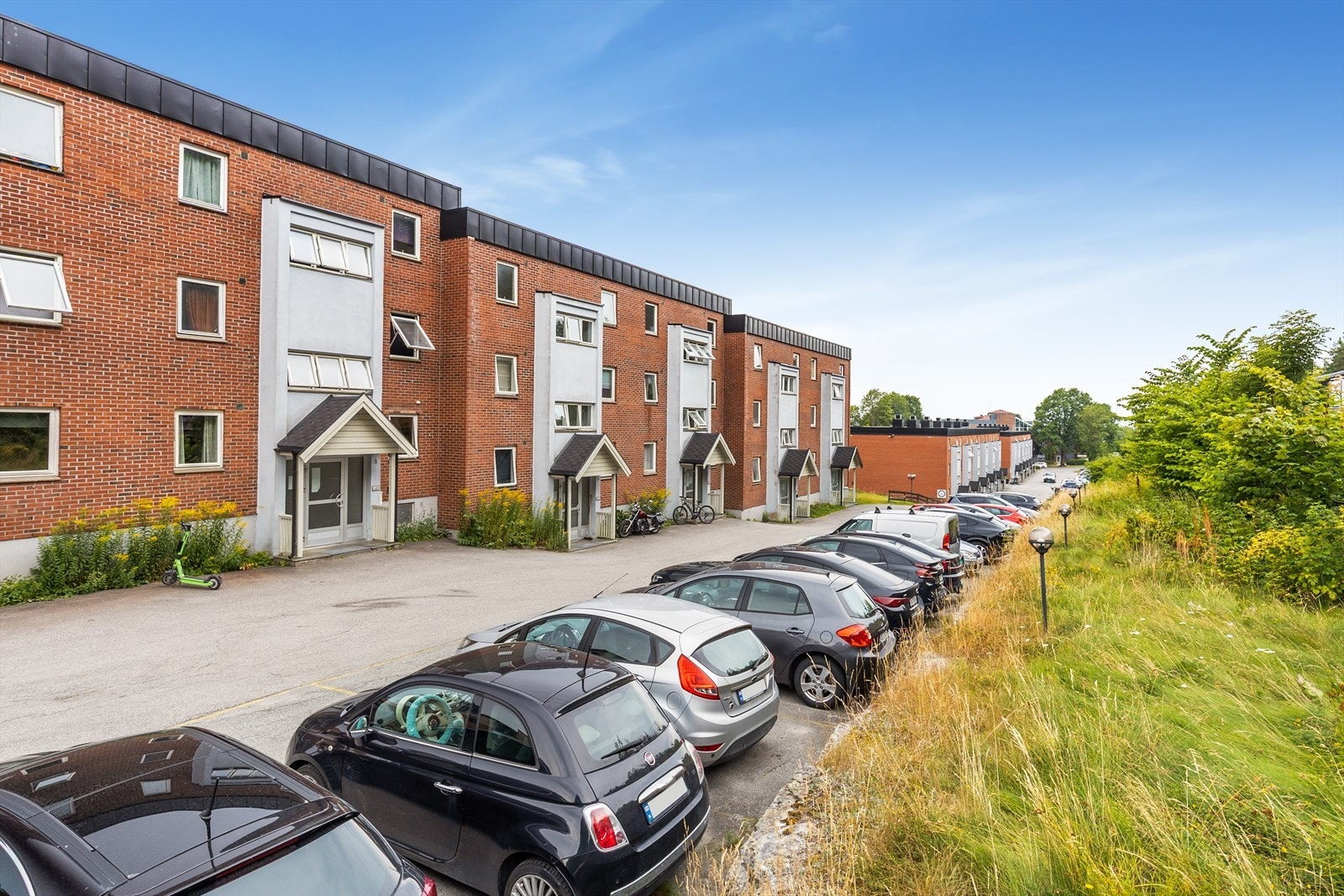 Borettslaget har tilrettelagt for lading av el-bil. Galleribilde