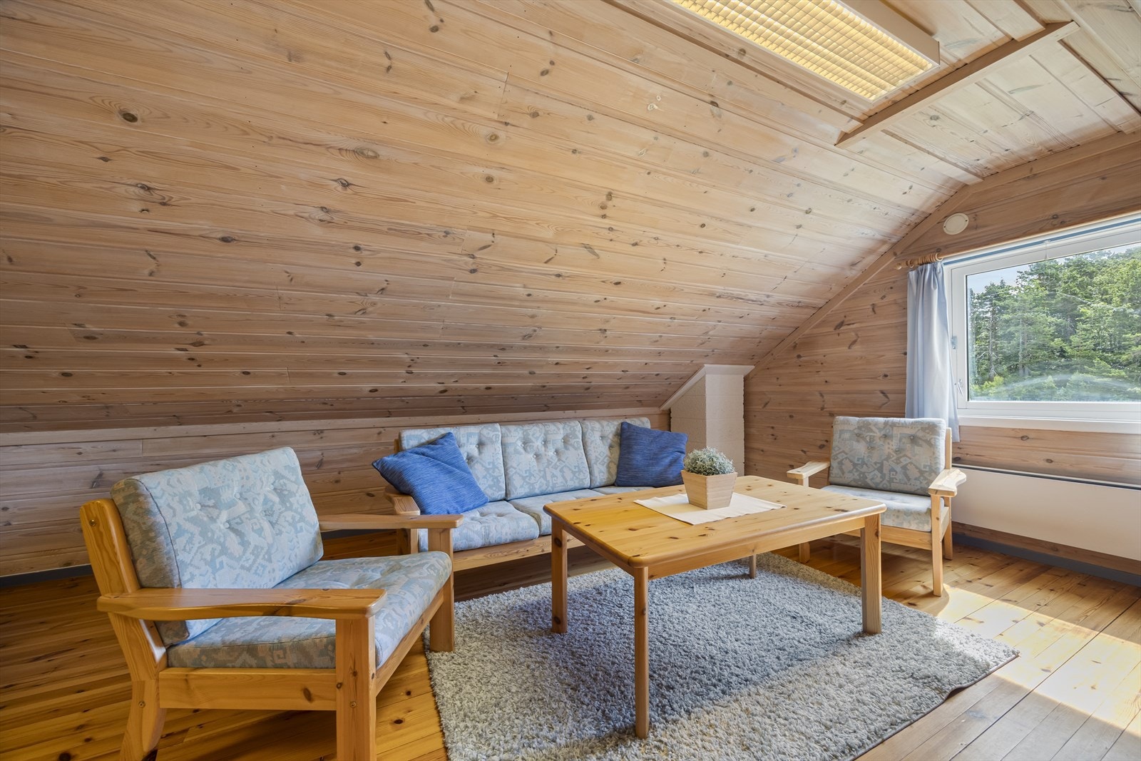 Stue/kjøkken i åpen løsning. Galleribilde