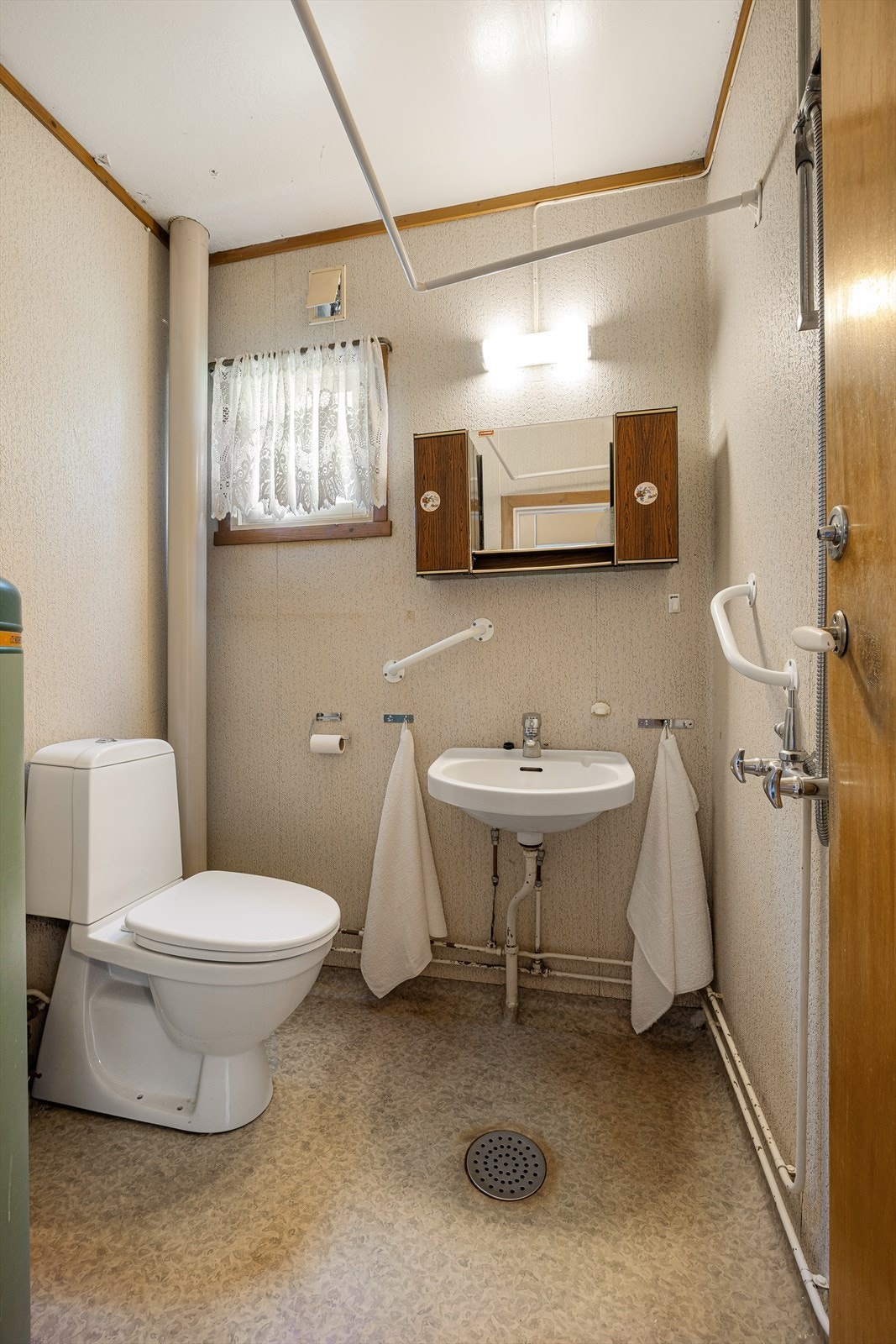 Badet er utstyrt med gulvvarme Galleribilde