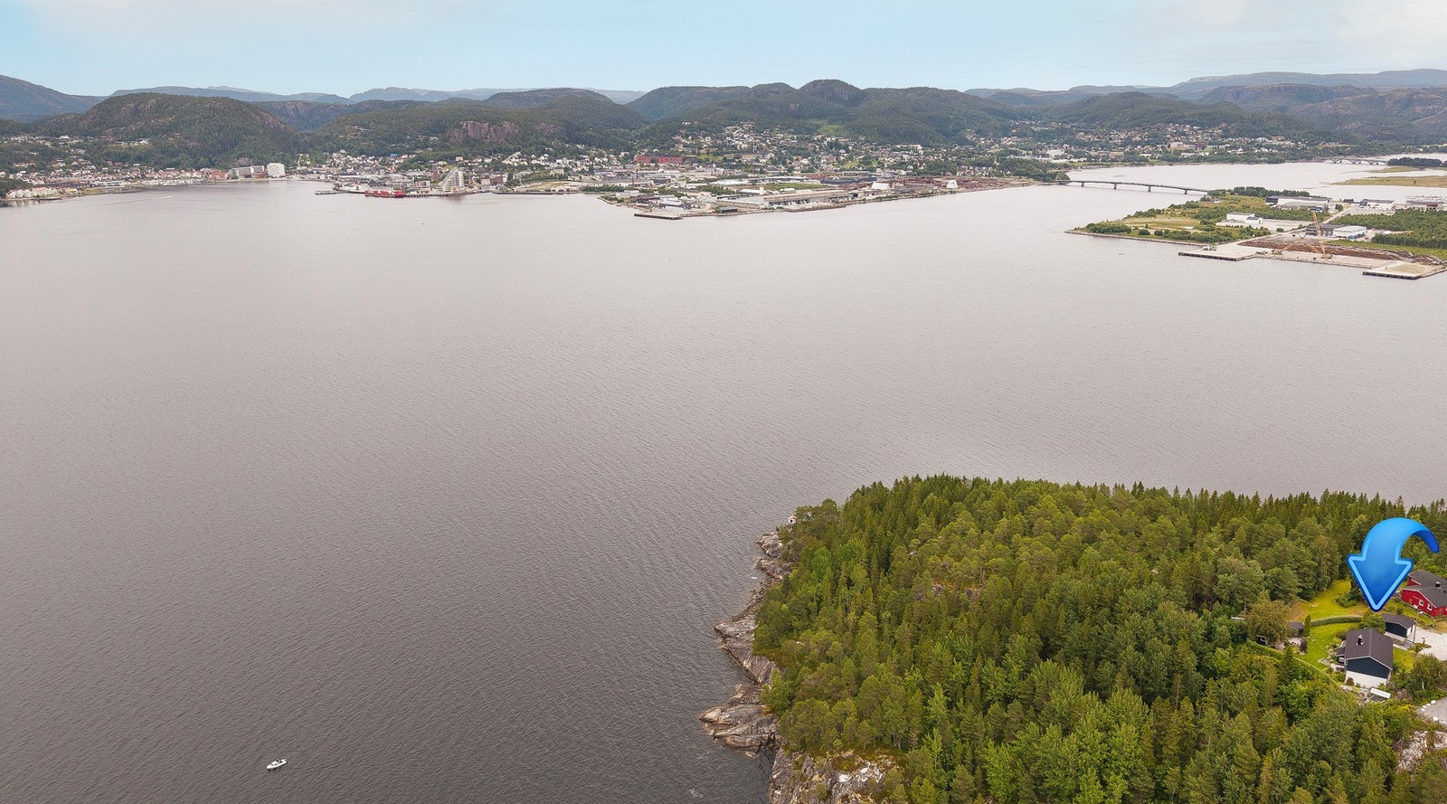 Drømmebeliggenhet på Kammen! Skjermet med panorama til Namsenfjorden Galleribilde