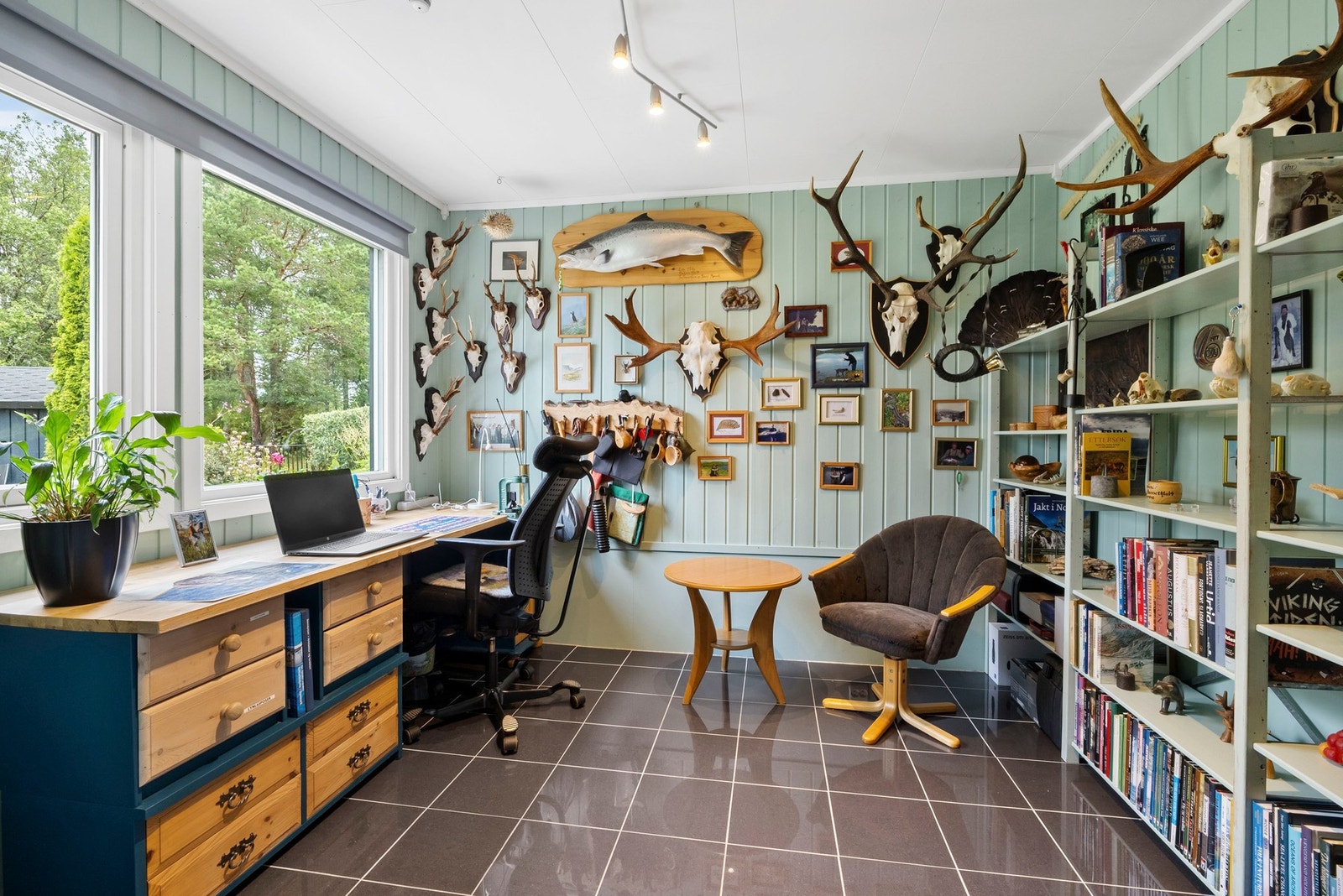 Soverom benyttet til kontor/hobbyrom Galleribilde