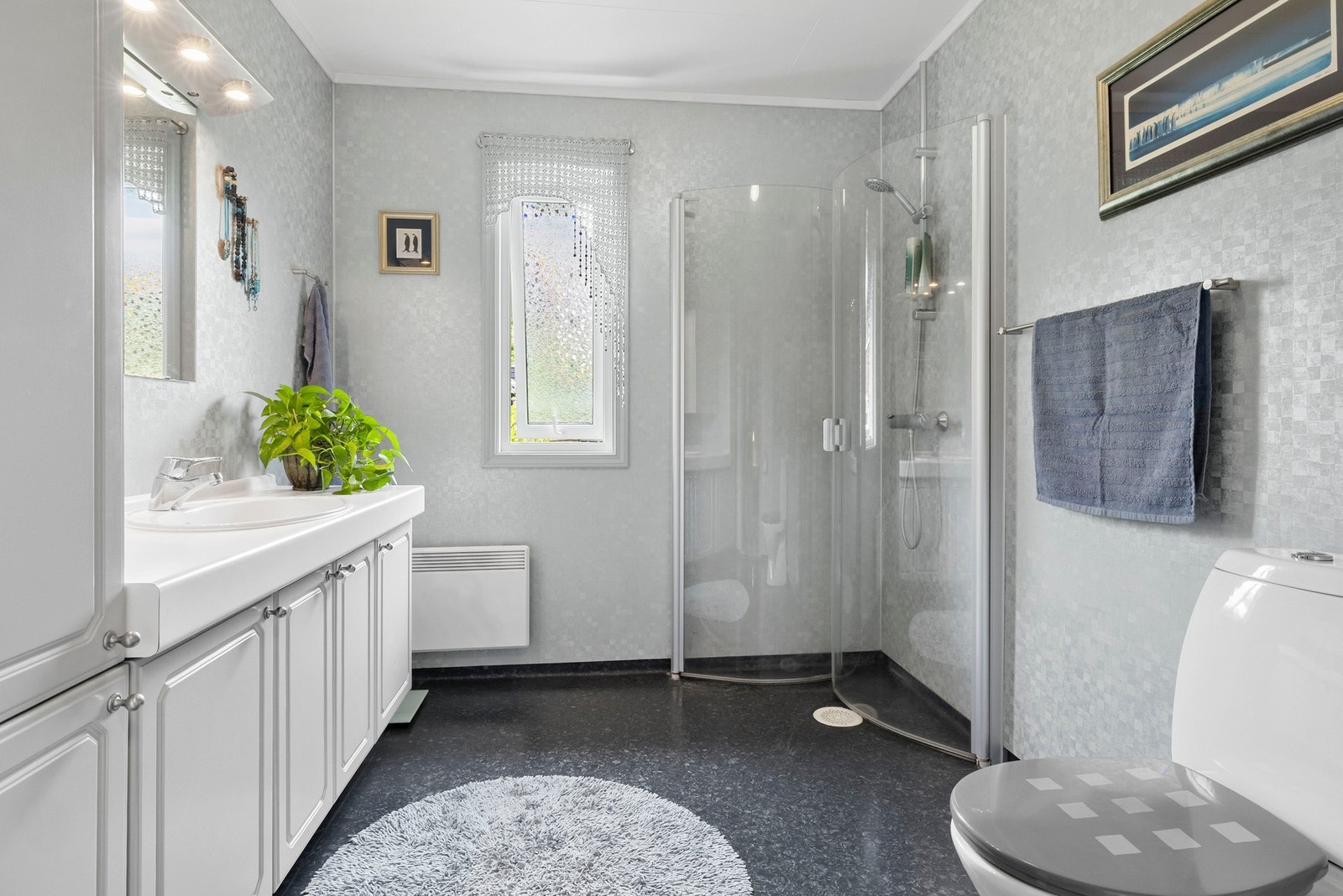 Badet ble renovert i 2006 (Gjenbruk av innredning) Galleribilde
