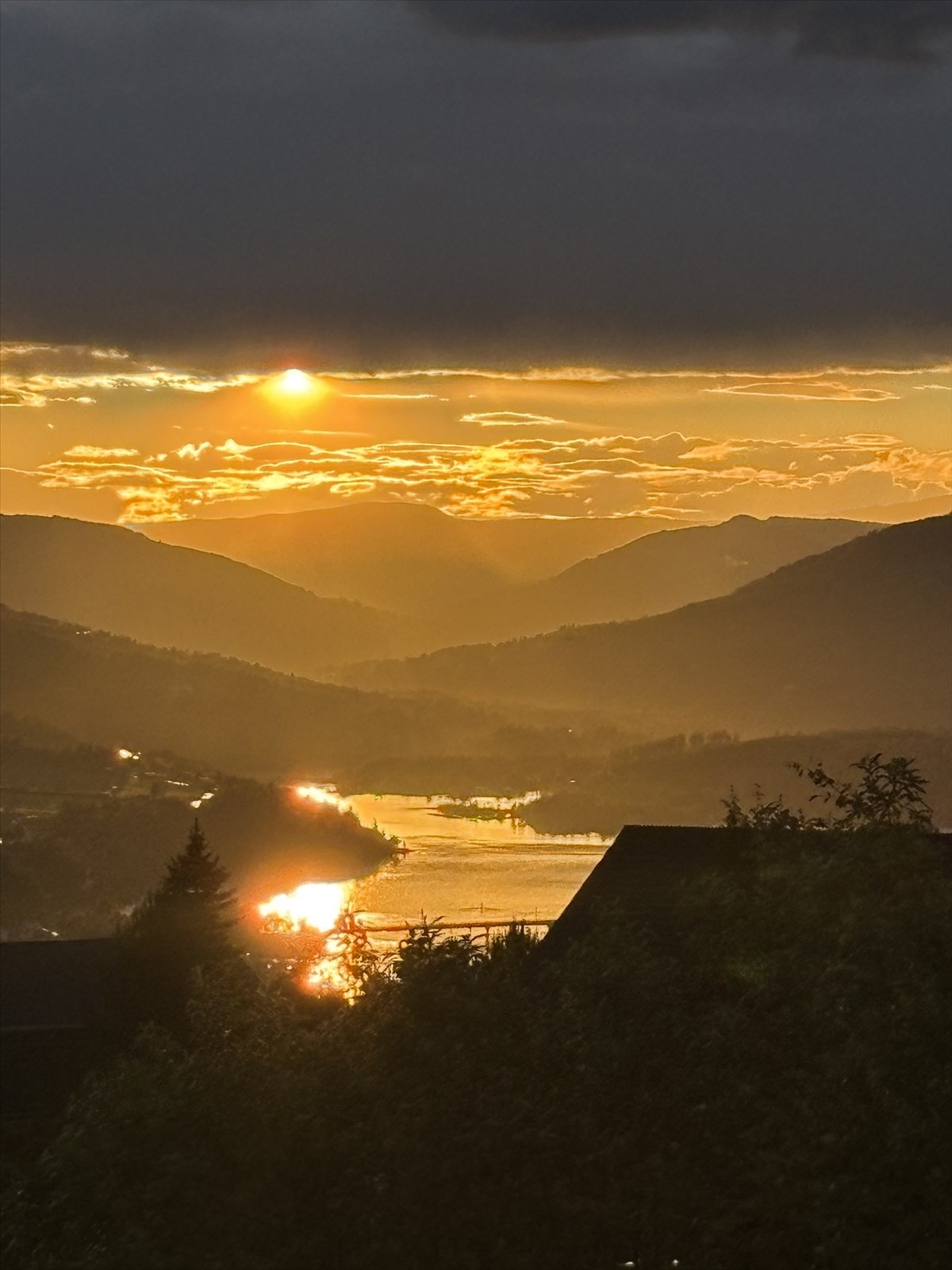 (Selgers foto). Et levende landskap som endrer seg med lyset og årstidene. Galleribilde
