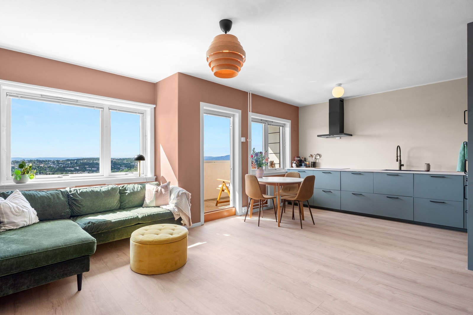 Fantastisk utsikt ut over Oslo og svært gode solforhold. Foto: Oh Shots Galleribilde