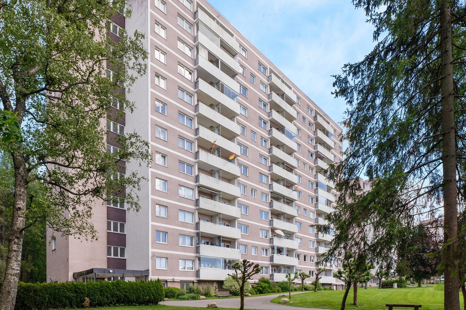 Bølerskogen Borettslag A/L er kjent for sitt gode bomiljø og har "alt" du trenger rett utenfor døren. Galleribilde