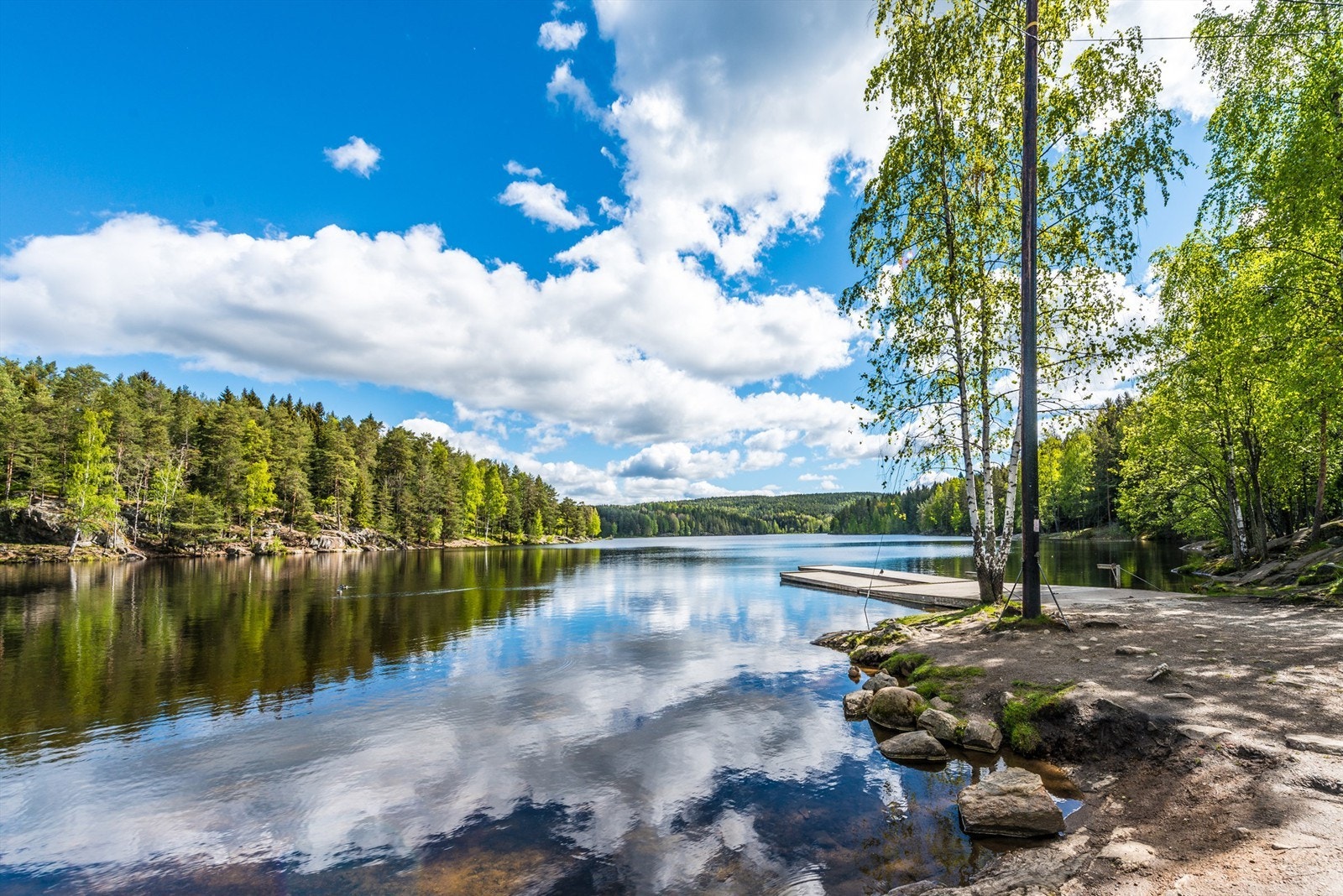 Østmarka er kjent for sin fine natur og en kort gåtur til badevannet Nøkklevann. Galleribilde