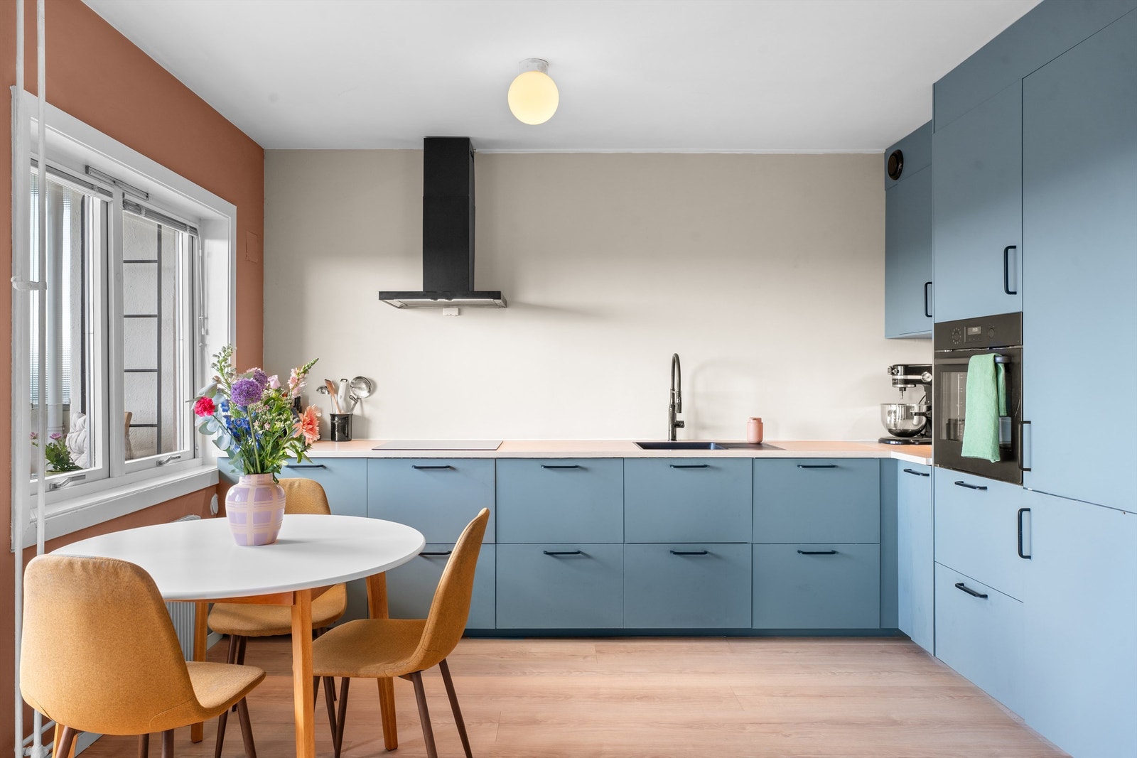 Moderne og delikat 2-roms - Beliggende i 11. etg. med svært god planløsning og heis! Foto: Oh Shots Galleribilde