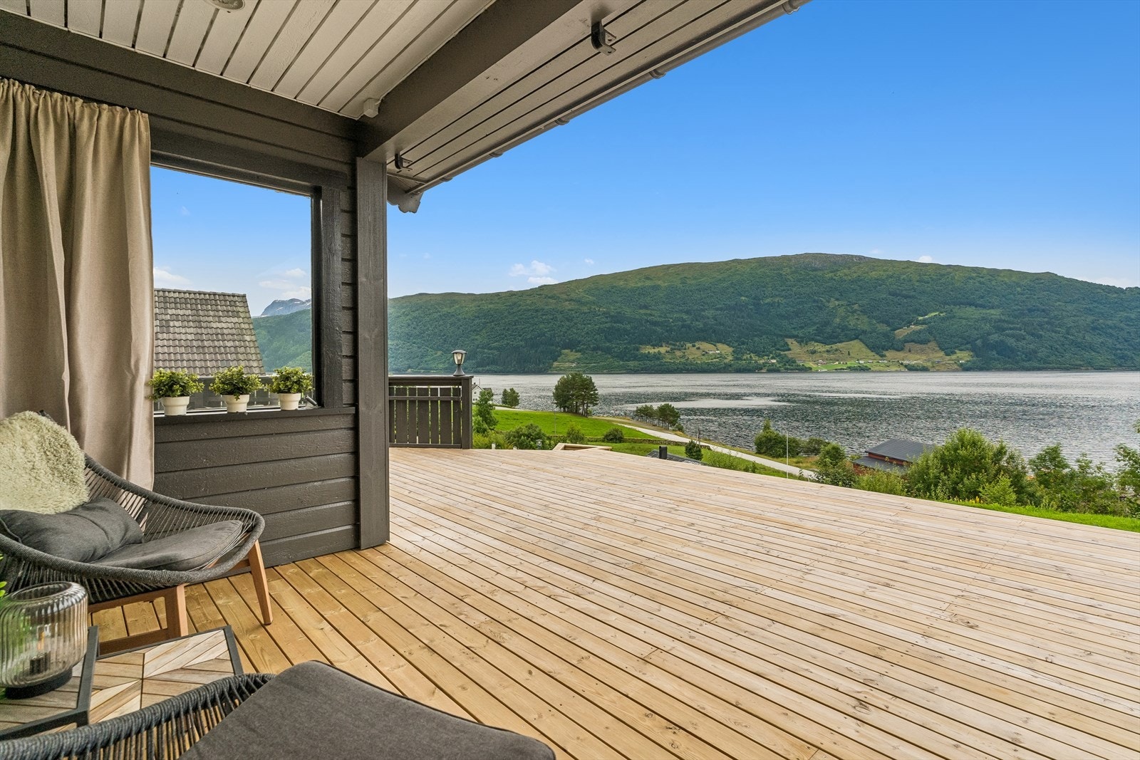 Flott terrasse med god plass Galleribilde