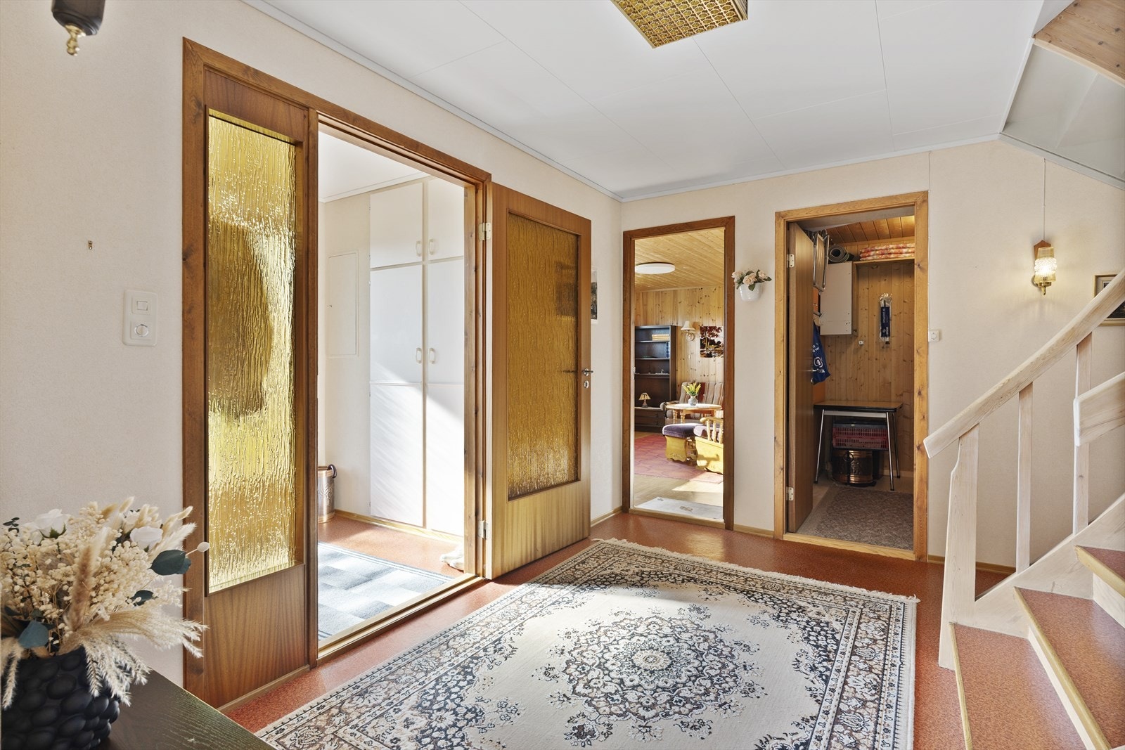 Gangen i kjelleren gir tilgang til kjellerstue, boder og vaskerom. Galleribilde