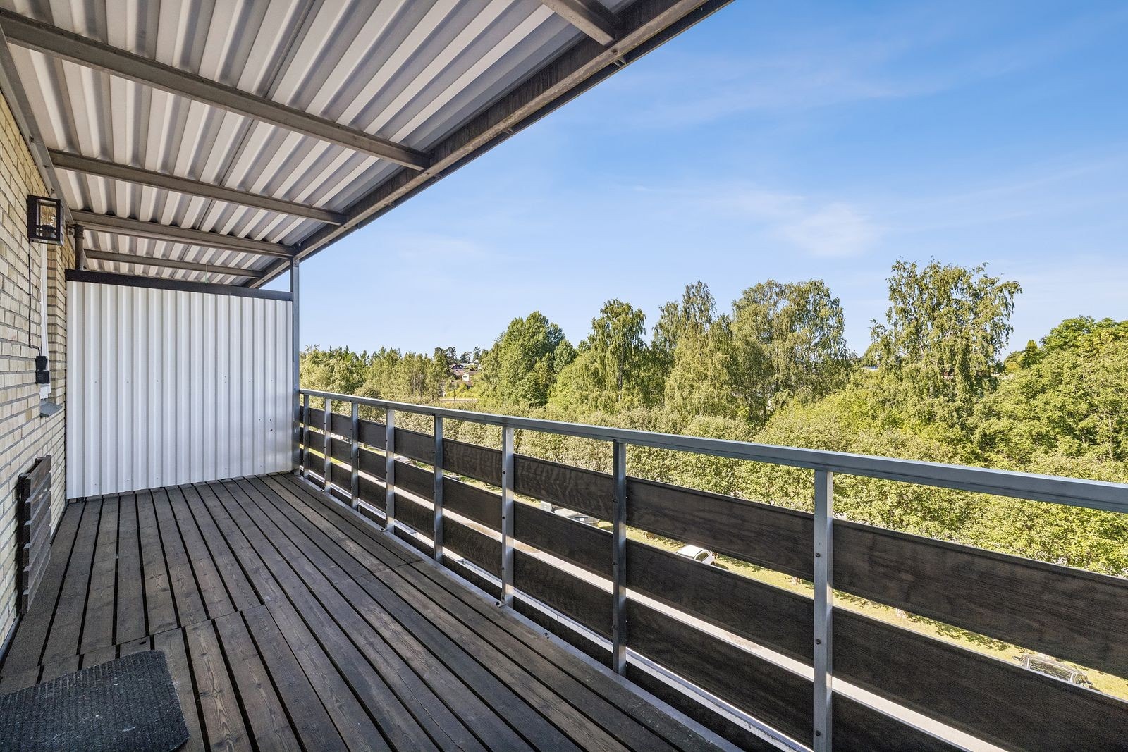 Meget romslig balkon med belysning Galleribilde
