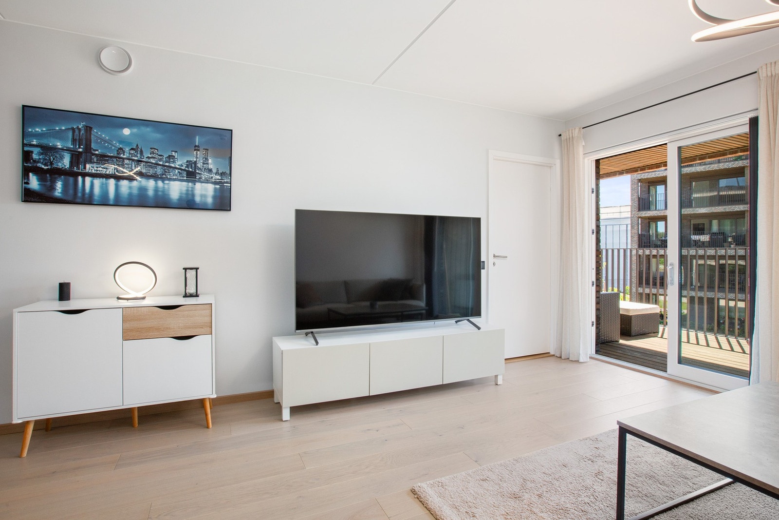 Det er direkte adkomst til balkong fra stue Galleribilde