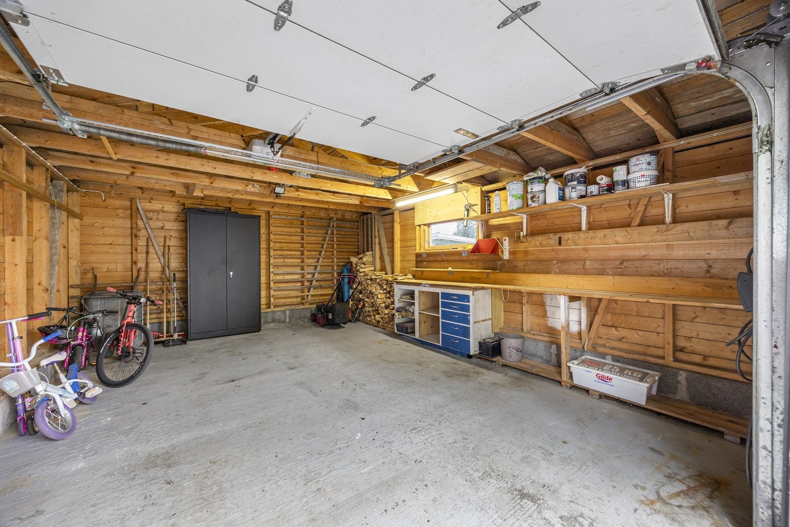 Garasjen har et areal på ca. 25 m² Galleribilde