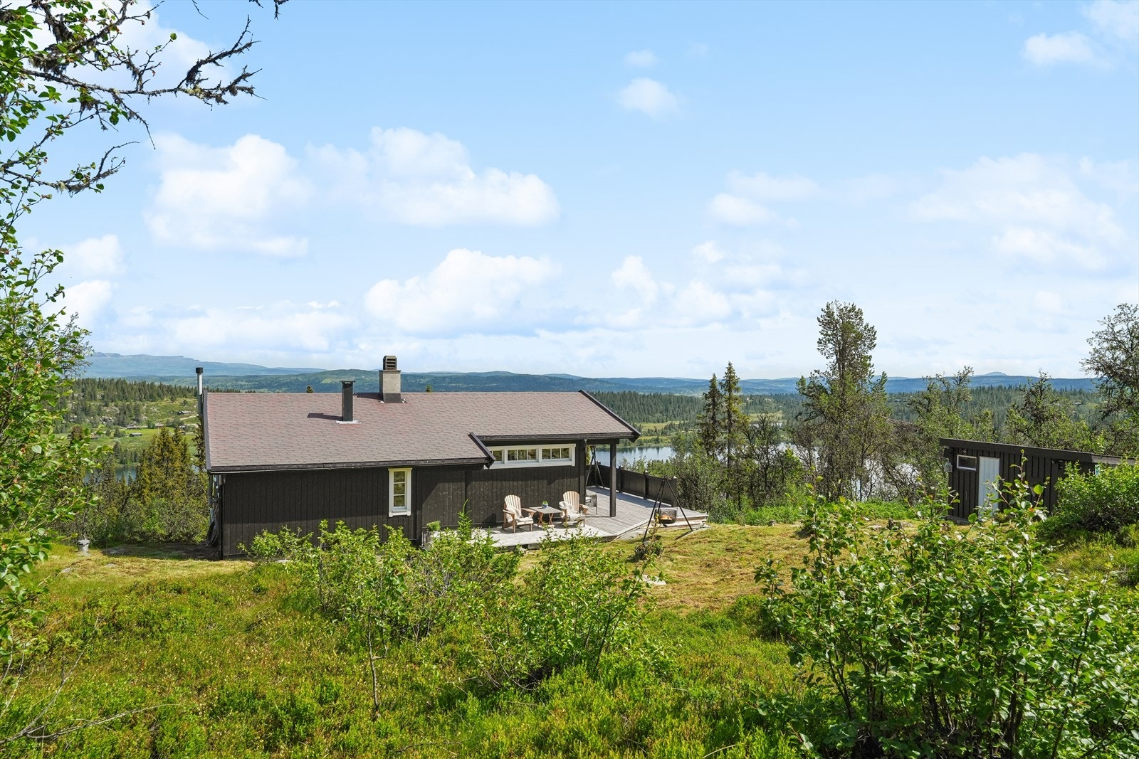 Luskeråsen 92 er en eiendom som passer like godt til rolige helger som til innholdsrike ferier året rundt. Galleribilde