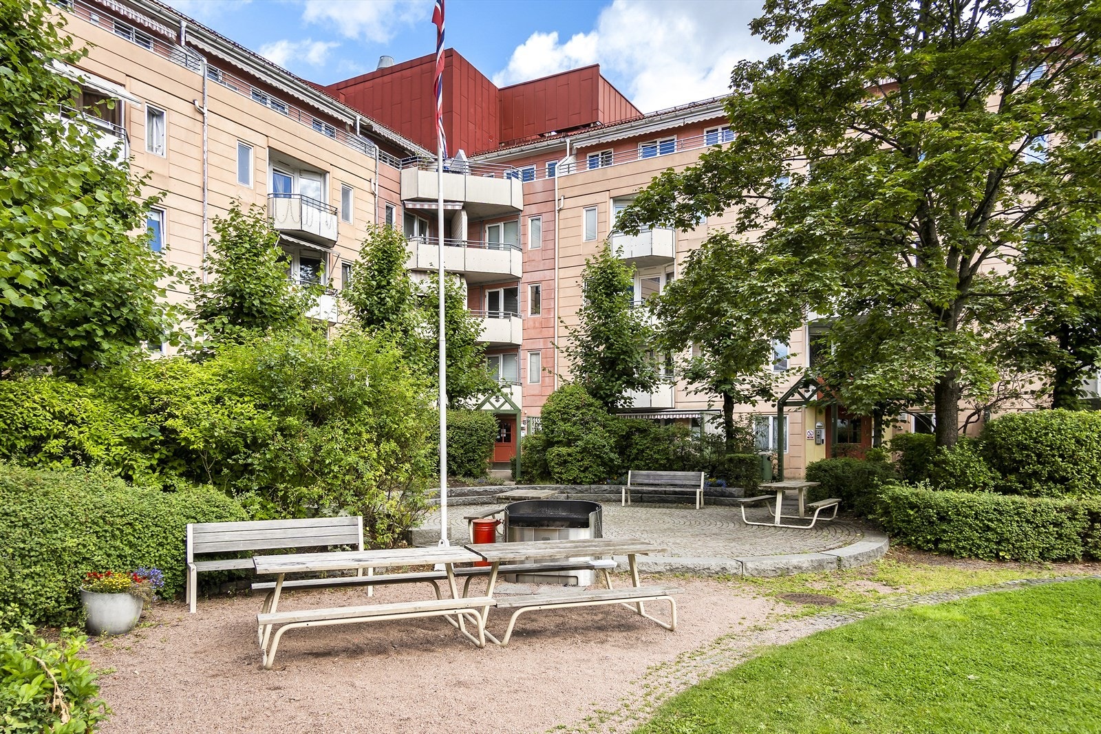 Flere sittegrupper til glede for beboerne. Galleribilde
