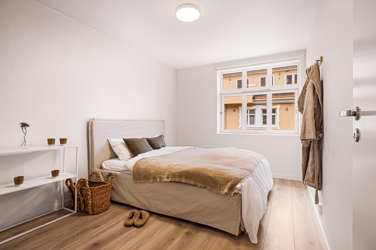 Begge med god plass til seng og garderober Galleribilde