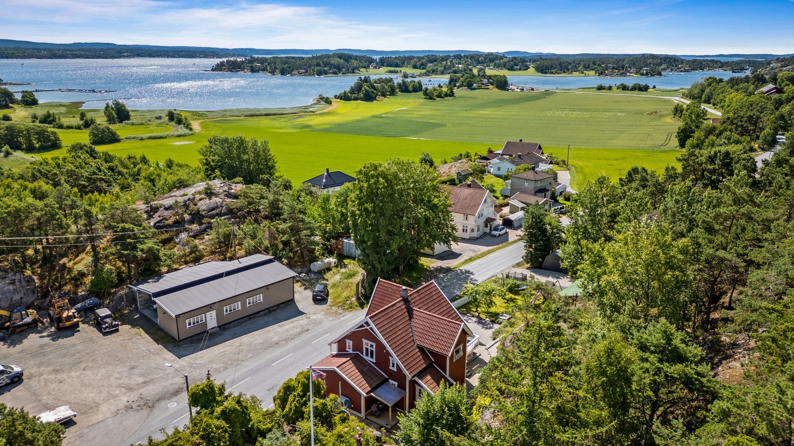 Eiendommen ligger i nærheten av flott natur i Skjebergkilen. Kort avstand til Karlsøya. Galleribilde