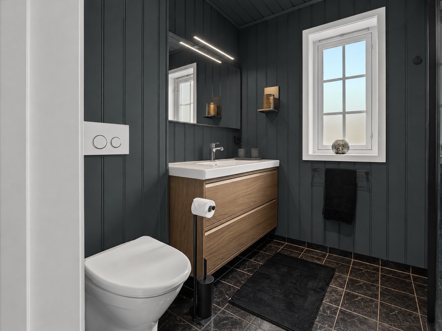 Moderne bad med nyere baderomsinnredning Galleribilde