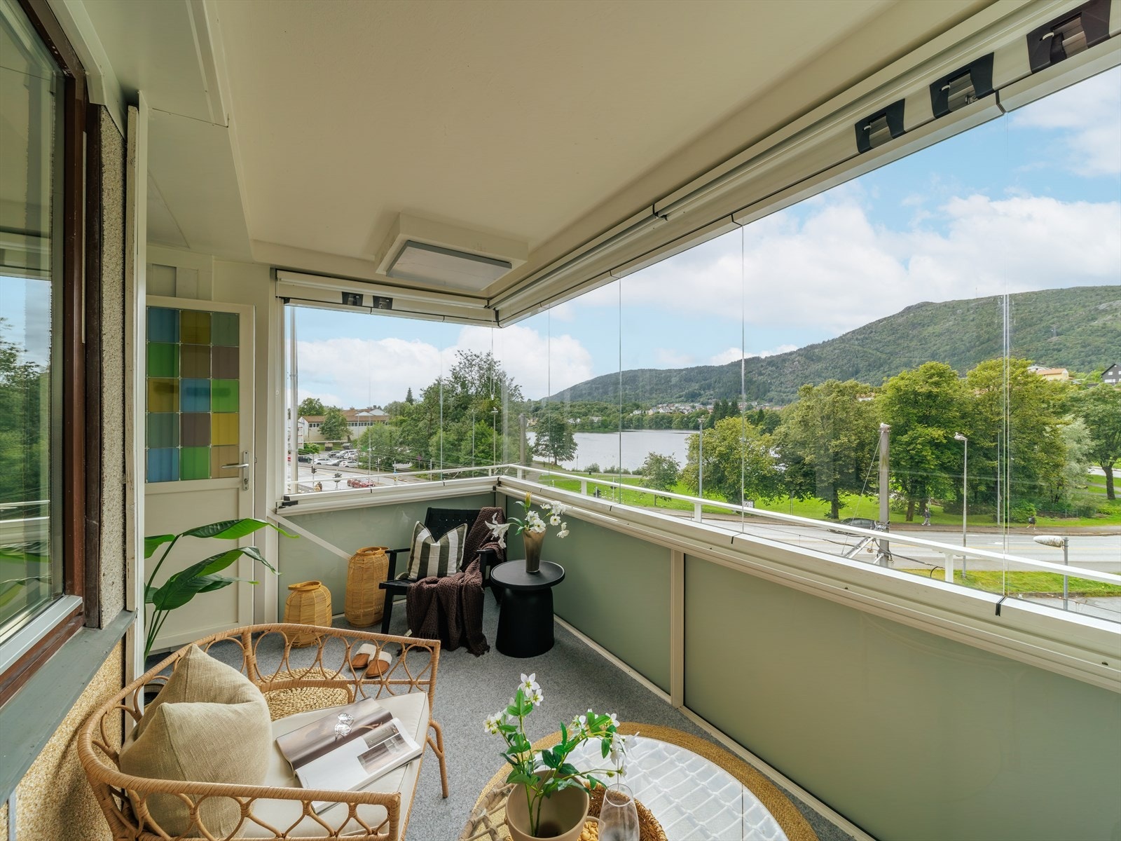 Dette er en stor 4-roms leilighet med en fantastisk beliggenhet ved Sletten Senter på Landås Galleribilde