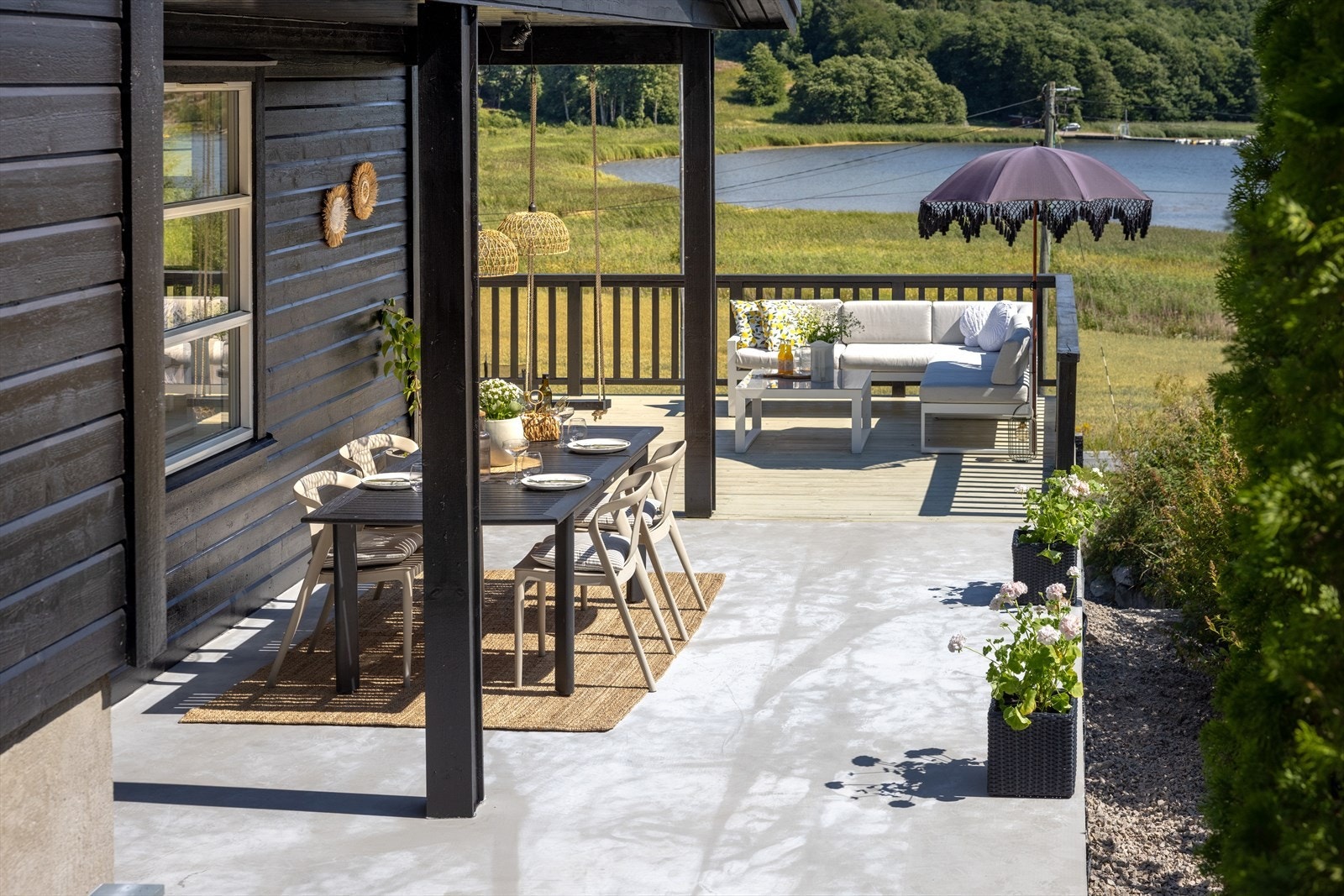 Man har sol gjennom hele dagen på de ulike terrassesonene. Galleribilde