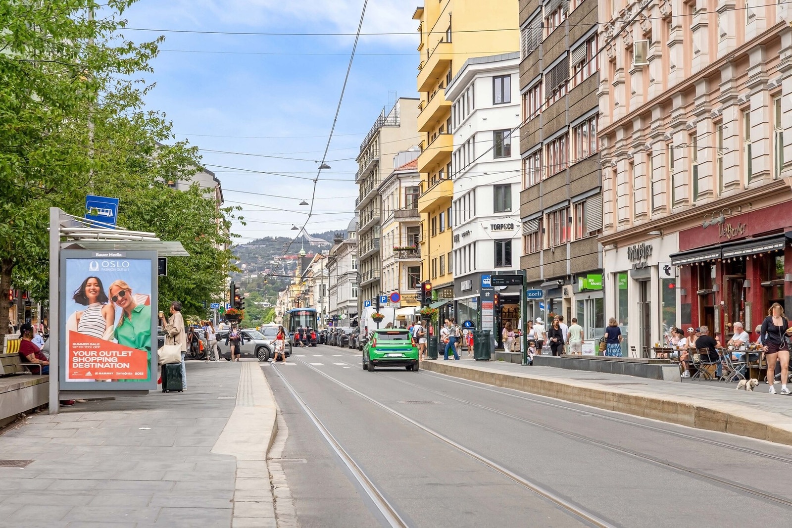Meget gode kollektivtilbud med bl.a. Majorstuen stasjon kun ca. 3 minutter unna, som et knutepunkt for byens kollektivtrafikk. Galleribilde