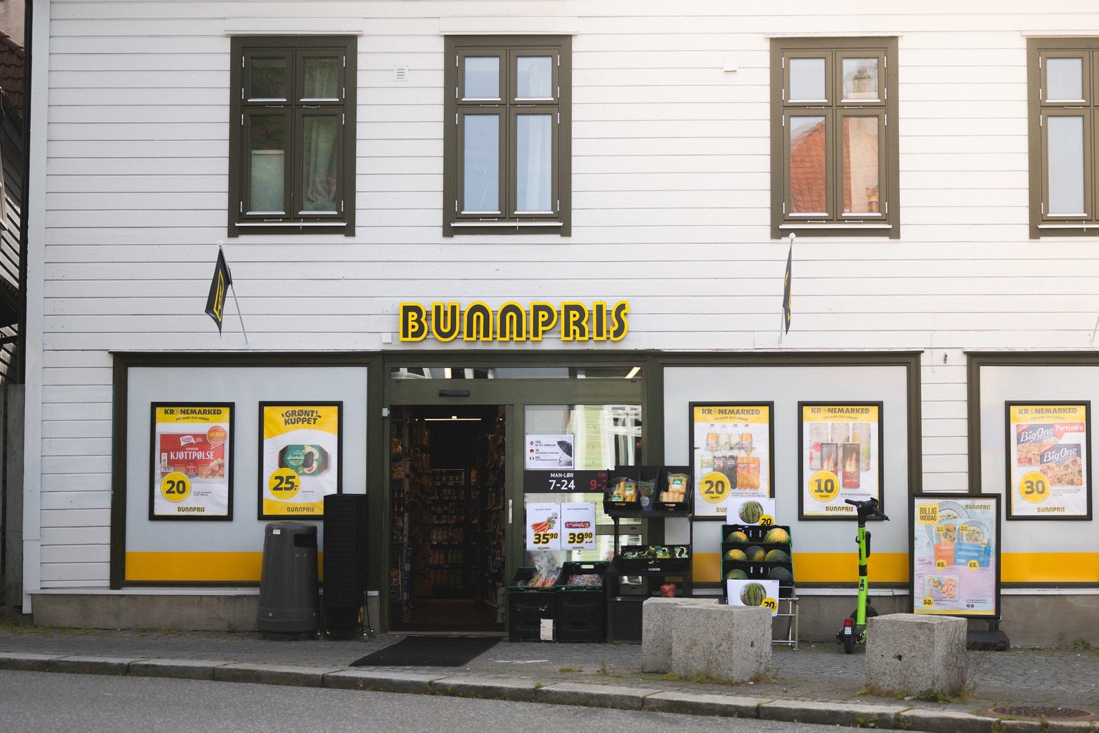 I tillegg finner du Bunnpris og andre dagligvarebutikker i nærområdet Galleribilde