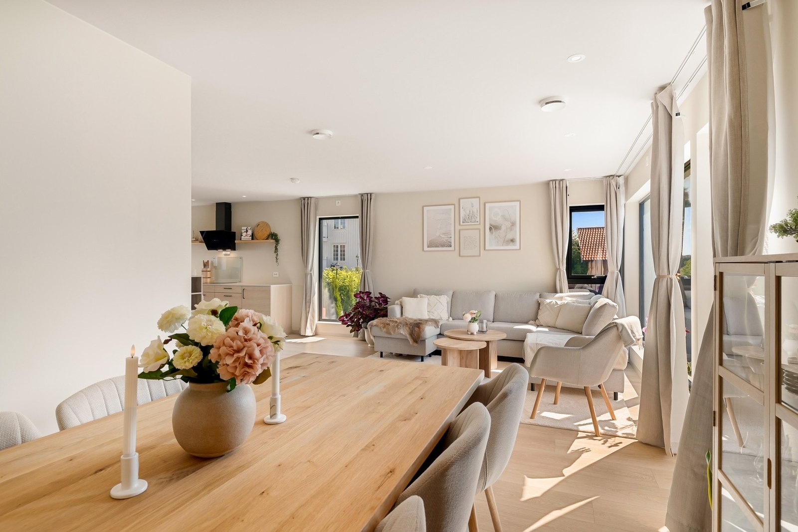 Innbydende med moderne farge- og materialvalg Galleribilde
