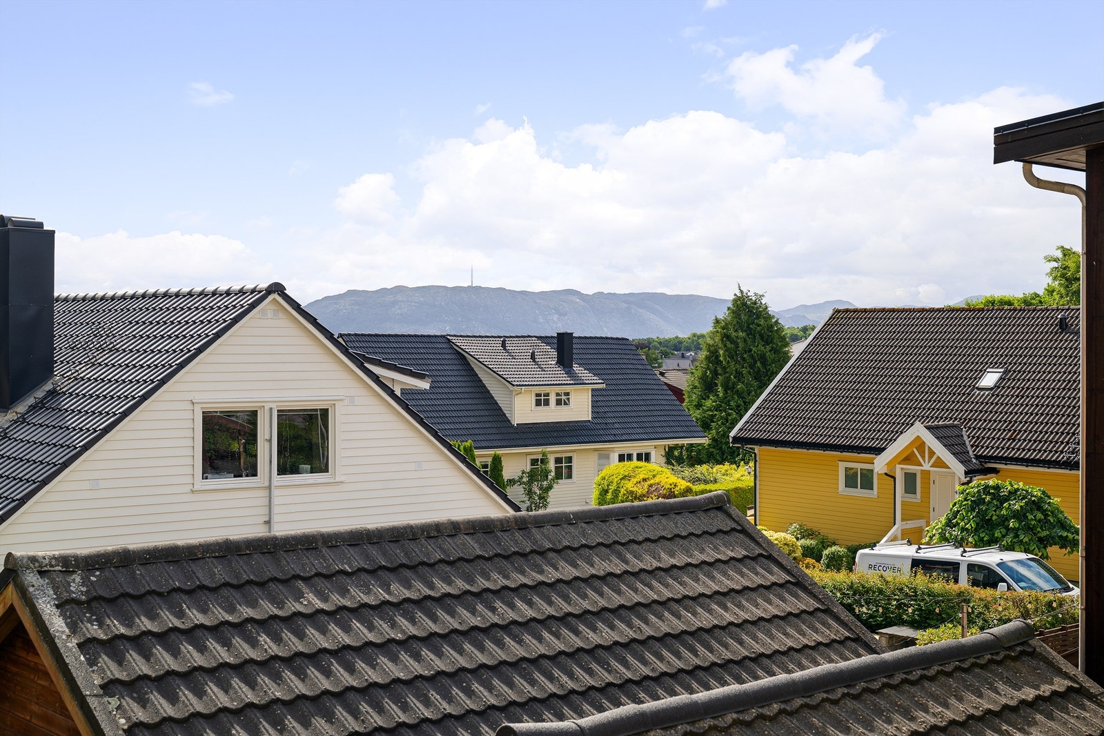 Utsikt mot Lifjell. Galleribilde