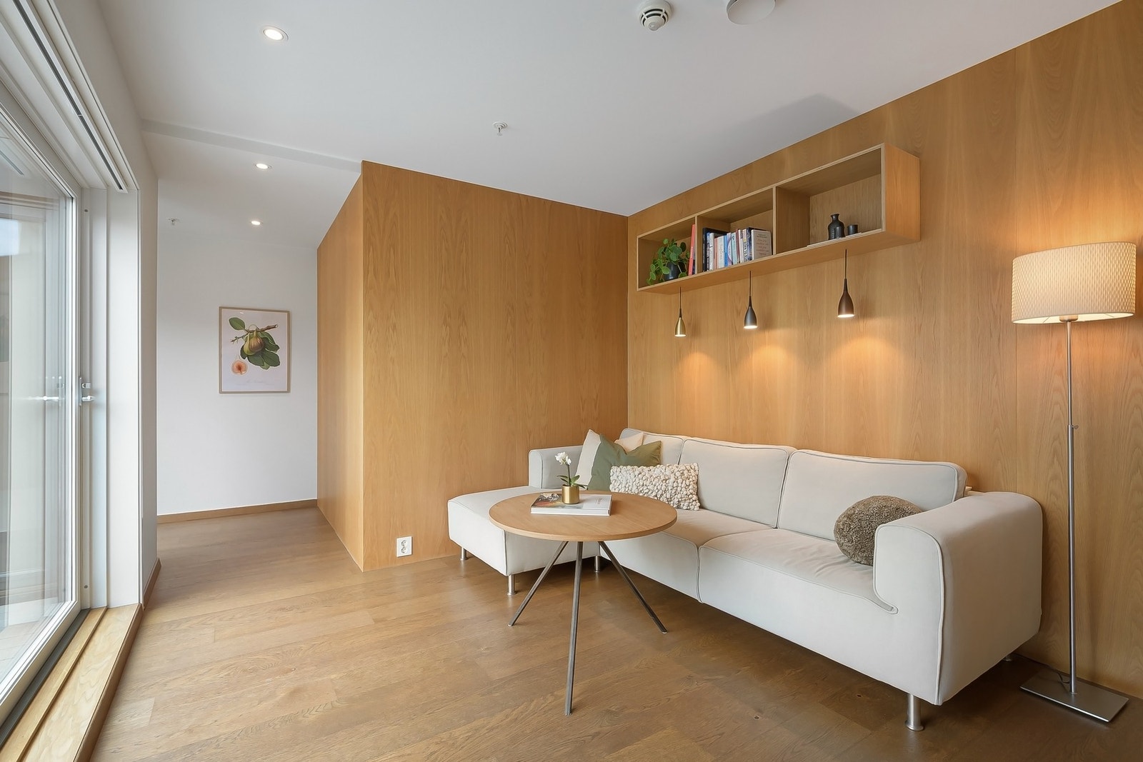 Stue med god plass for sofa, tv m.m.. Galleribilde