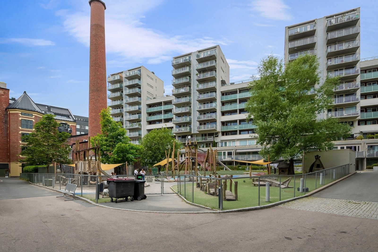 Leiligheten ligger ved Waldemars Hage, et populært område Galleribilde