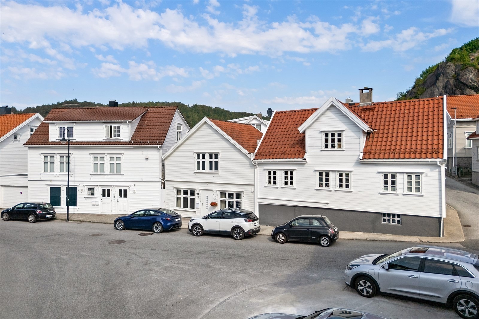 Boligen ble gjenoppbygget med nye trekonstruksjoner over grunnmuren i 1999. Galleribilde