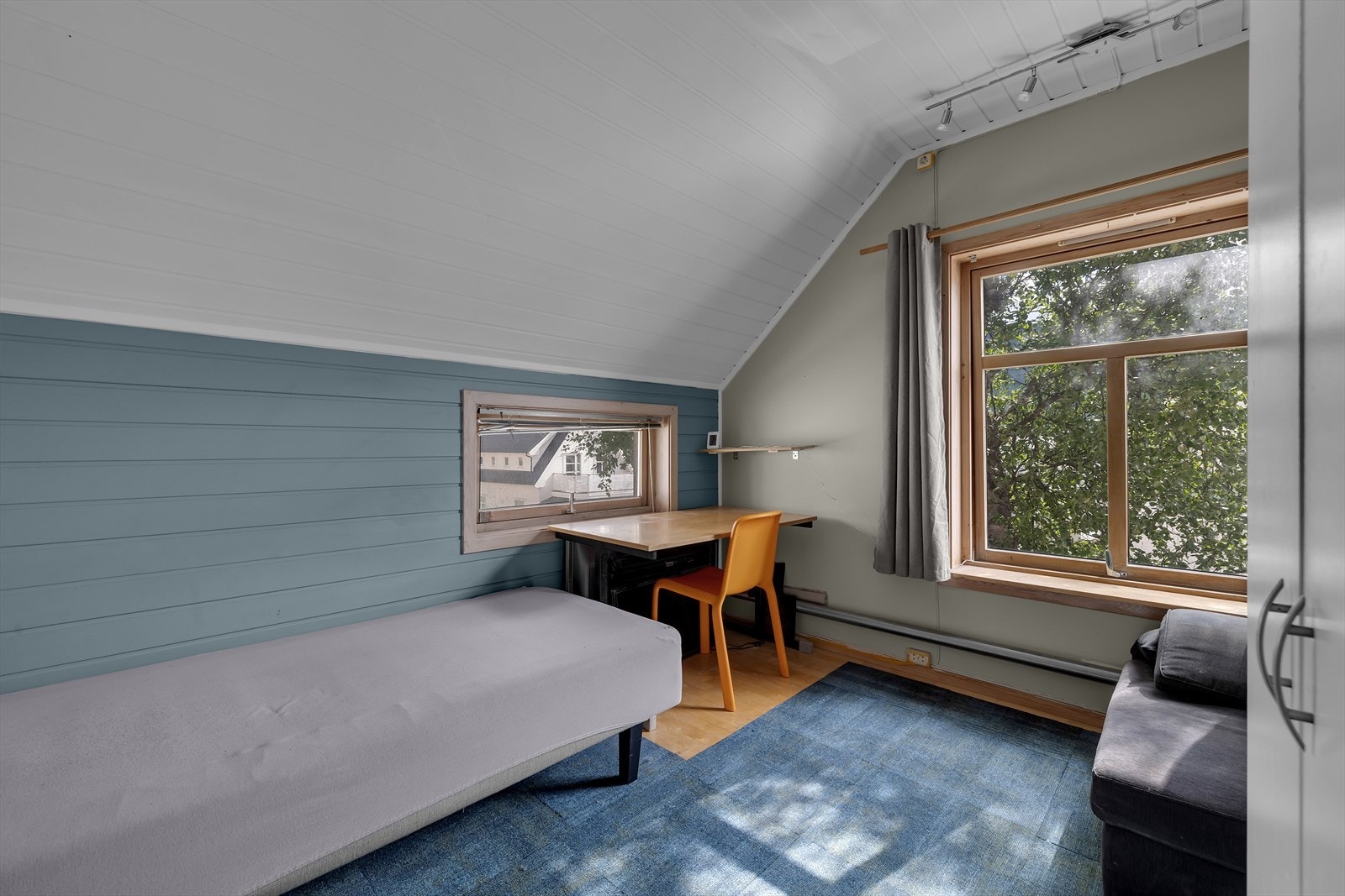 Soverom 1- med god plass til seng og annet ønsket møblement. Galleribilde