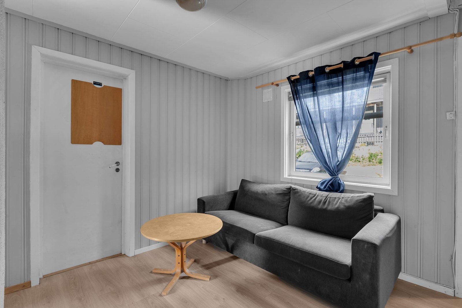 Stue med flere gode møbleringsmuligheter. Galleribilde