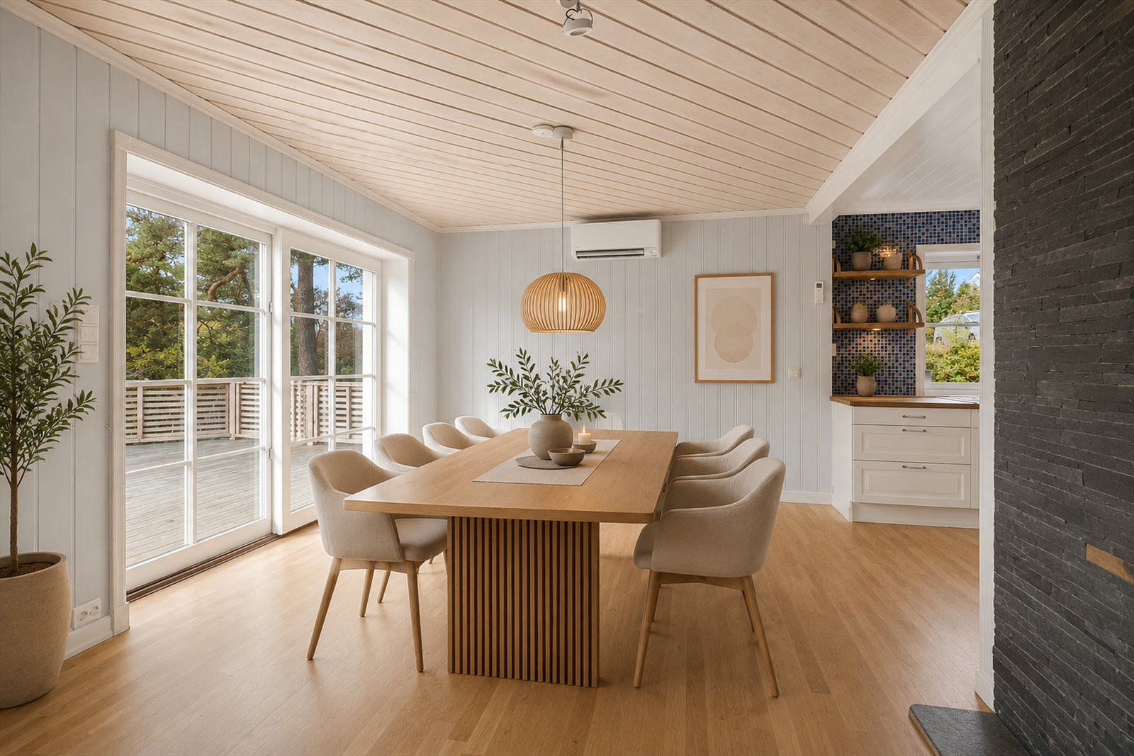 Boligen fremstår svært velholdt, med gjennomtenkte løsninger og en planløsning som fungerer like godt i hverdagen som når familie og venner samles. Bildet er møblert av AI. Galleribilde