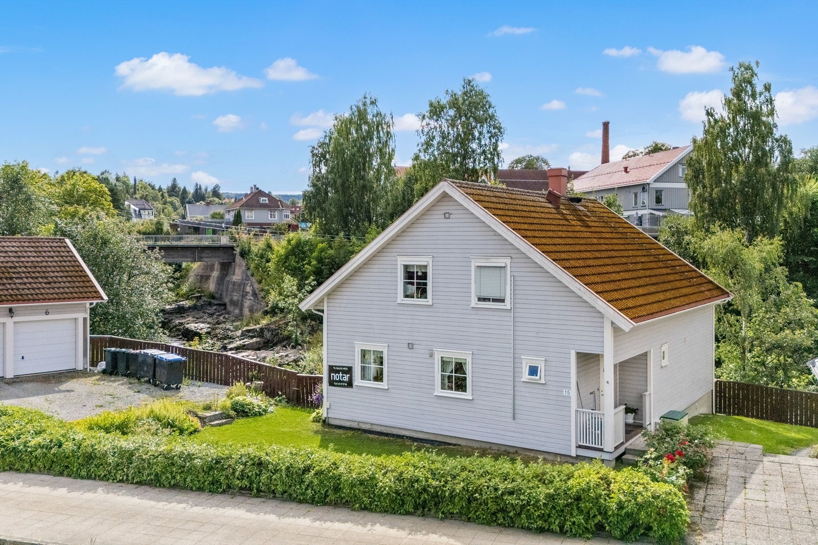 Halvpart av tomannsbolig på bakkeplan. Galleribilde