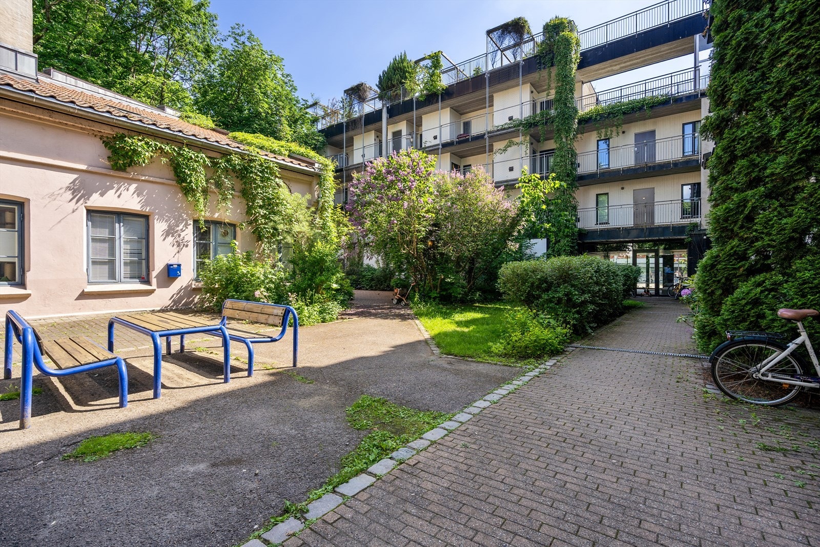 Borettslaget består av 33 andeler. Galleribilde