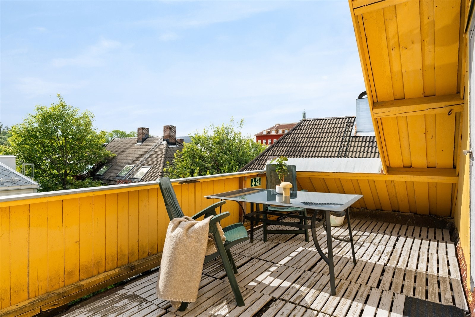 Felles vestvendt takterrasse med nydelig utsikt og fantastiske solforhold. Galleribilde