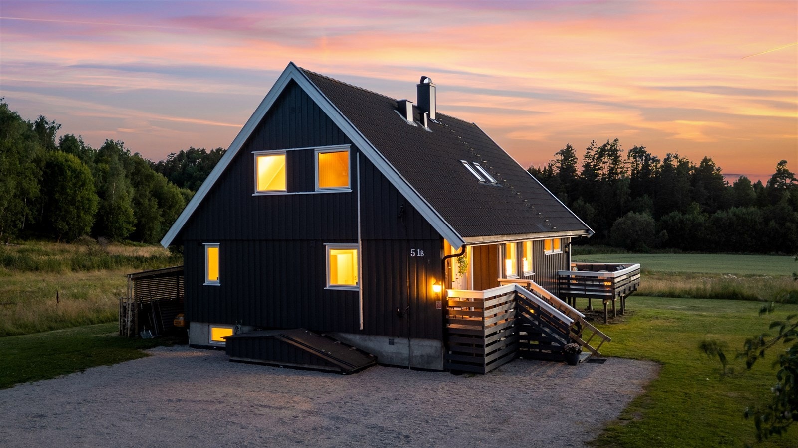 Drenering er utført på tre av boligens vegger i 2020 og 2023. Galleribilde
