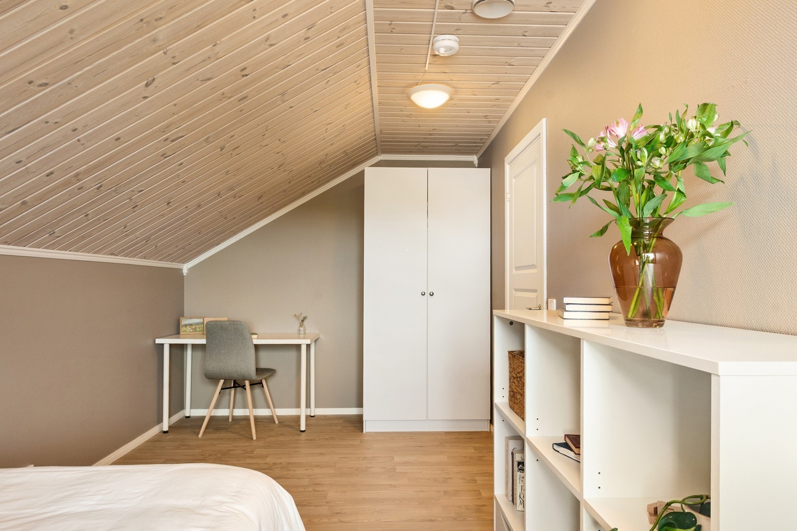 Perfekt for barn i alle aldre eller som hjemmekontor - her er bruksmulighetene mange. Galleribilde