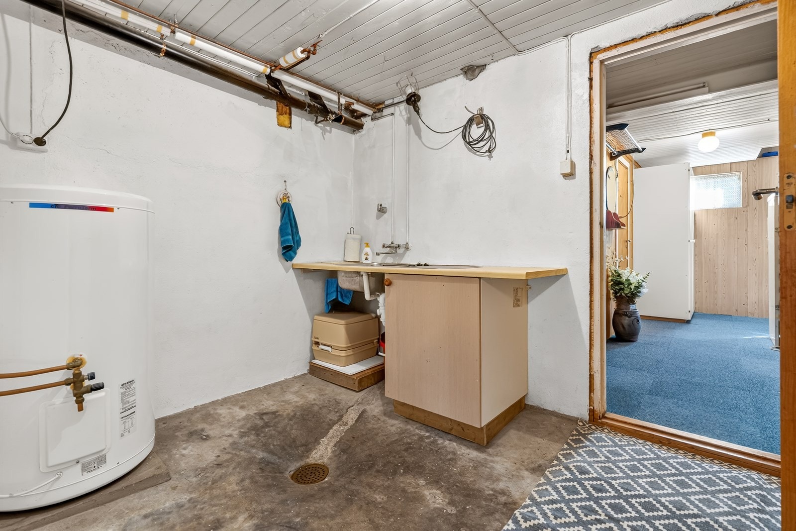 Teknisk rom/bod i kjelleren. Galleribilde